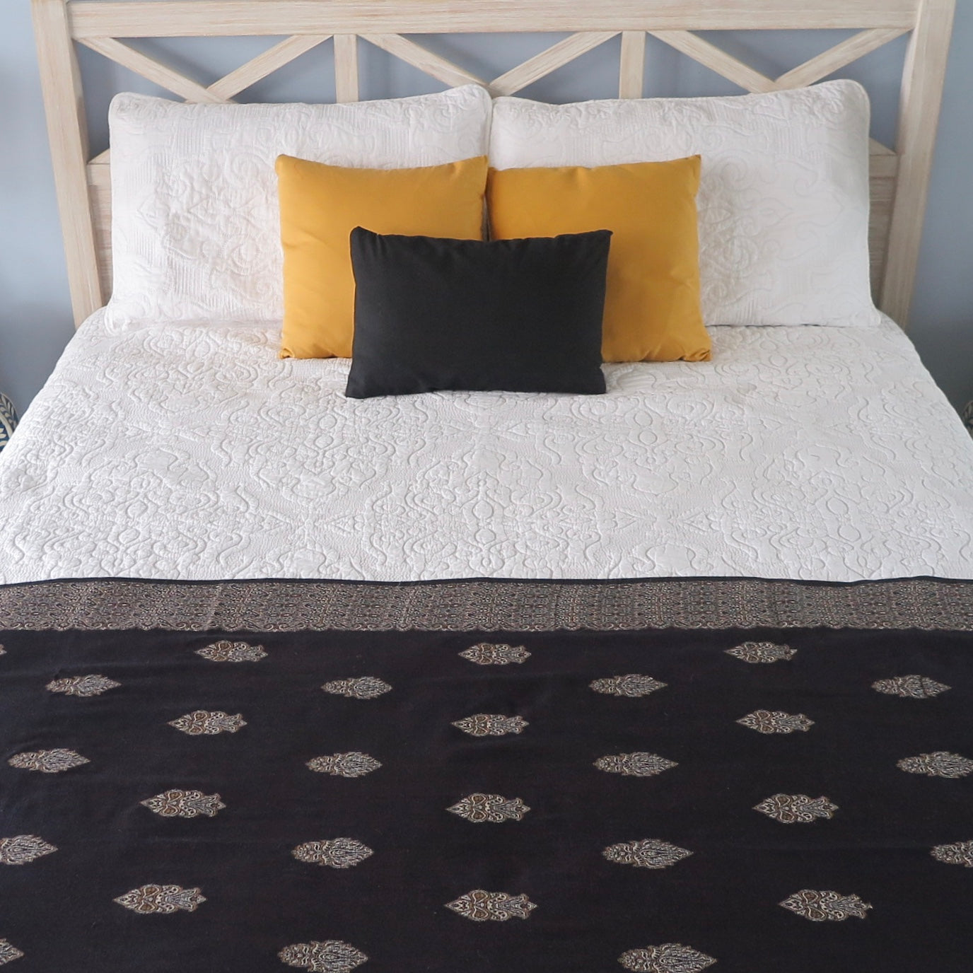 EIegant Black and Gold, Bed Cover/Runner